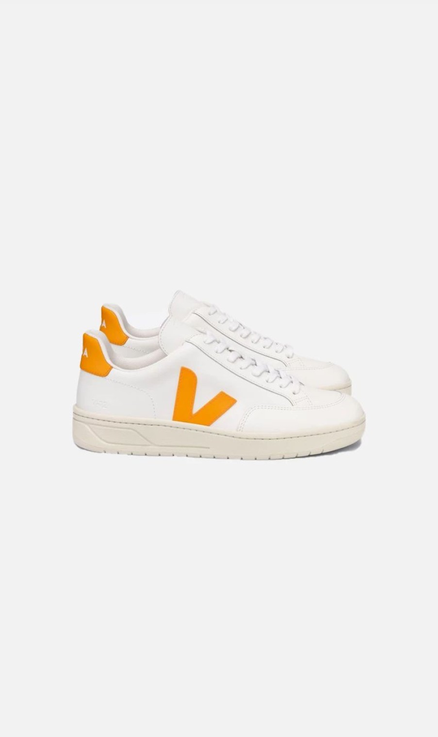 * Veja | V-12 Leather Extra White / Ouro | Sneakers